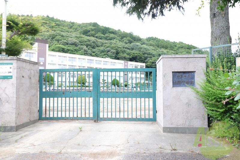 【神戸市北区山田町下谷上のマンションの中学校】