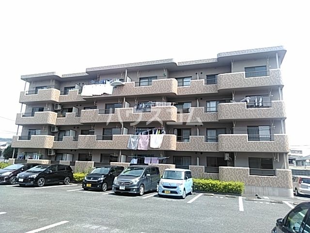 富士市柚木のマンションの建物外観