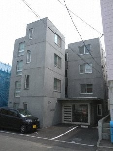 札幌市白石区北郷二条のマンションの建物外観