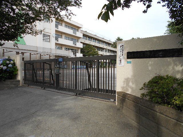 【海老名市中央のマンションの小学校】