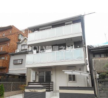 京都市南区西九条大国町のアパートの建物外観
