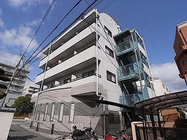 奈良市西大寺国見町のマンションの建物外観