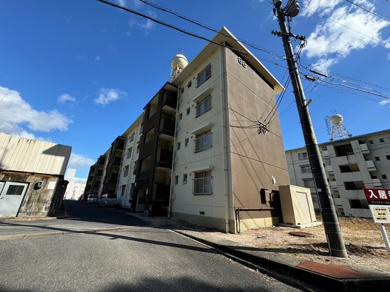 【廿日市市阿品台西のマンションの建物外観】