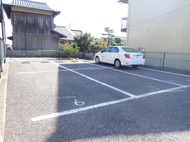 【ハイツユーパートIIIの駐車場】