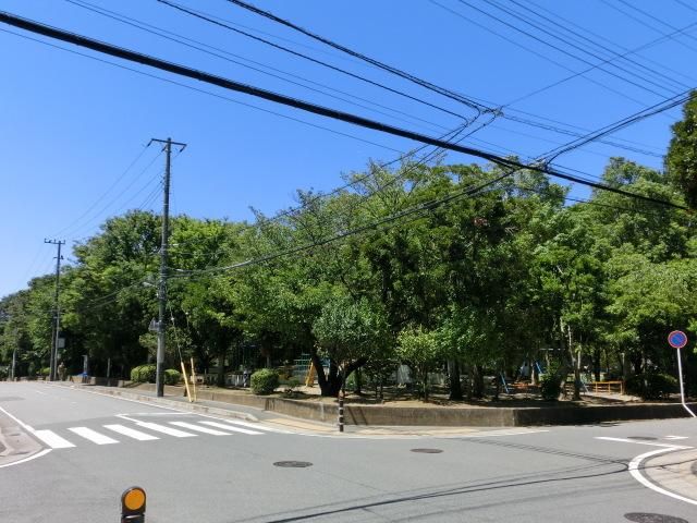 【千葉市花見川区幕張本郷のマンションの公園】