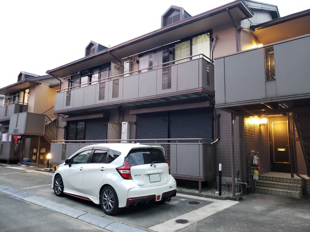 川西市東畦野のアパートの建物外観