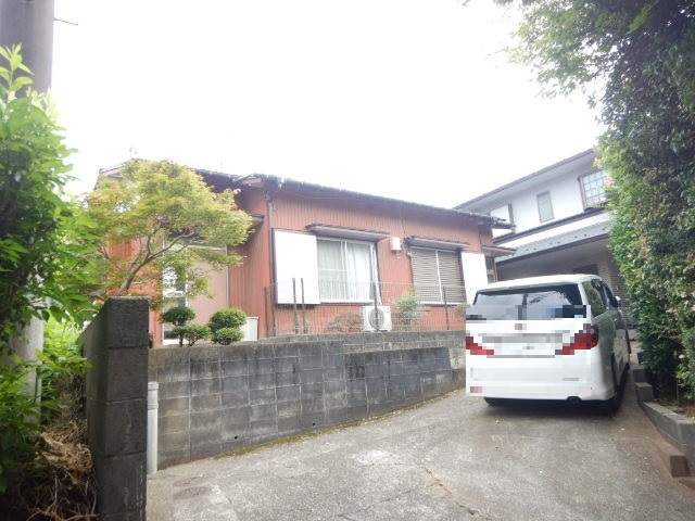 エントランス　建物入口　貸主様宅隣接しています