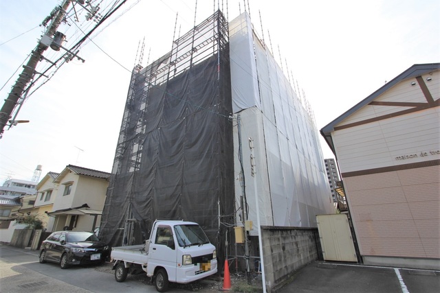 【松山市木屋町のマンションの建物外観】