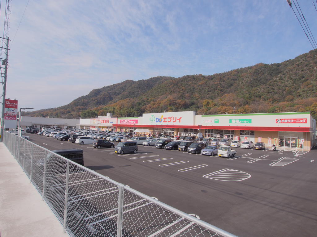 【安芸郡海田町寺迫のマンションのショッピングセンター】