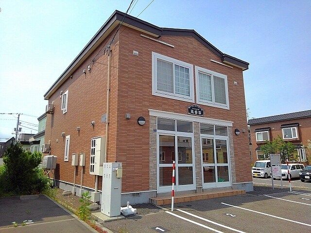 【札幌市白石区北郷九条のアパートの建物外観】