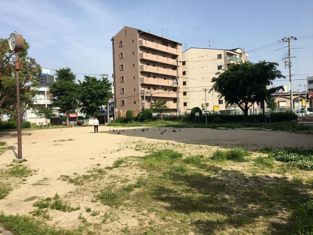 【大阪市西淀川区野里のマンションの公園】