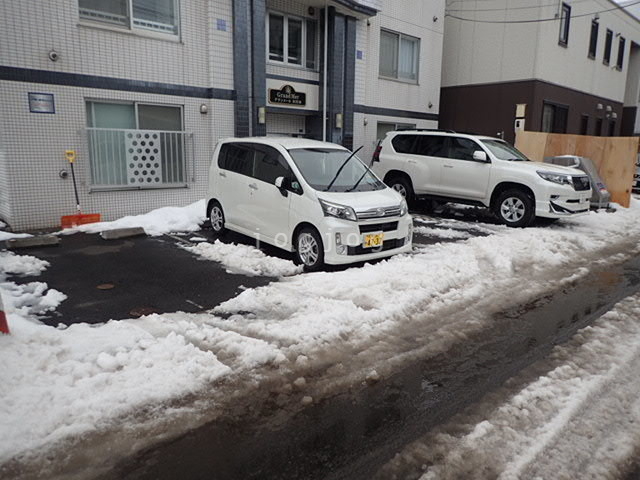 【グランメール北３２条の駐車場】