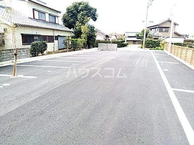 【豊橋市松井町のアパートの駐車場】