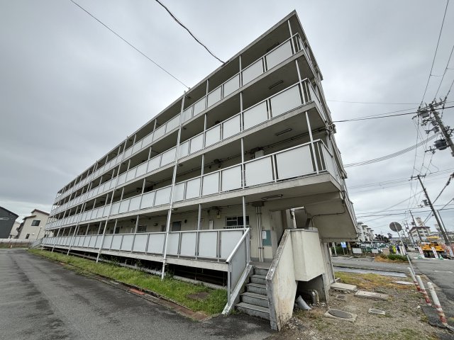 姫路市城東町毘沙門のマンションの建物外観