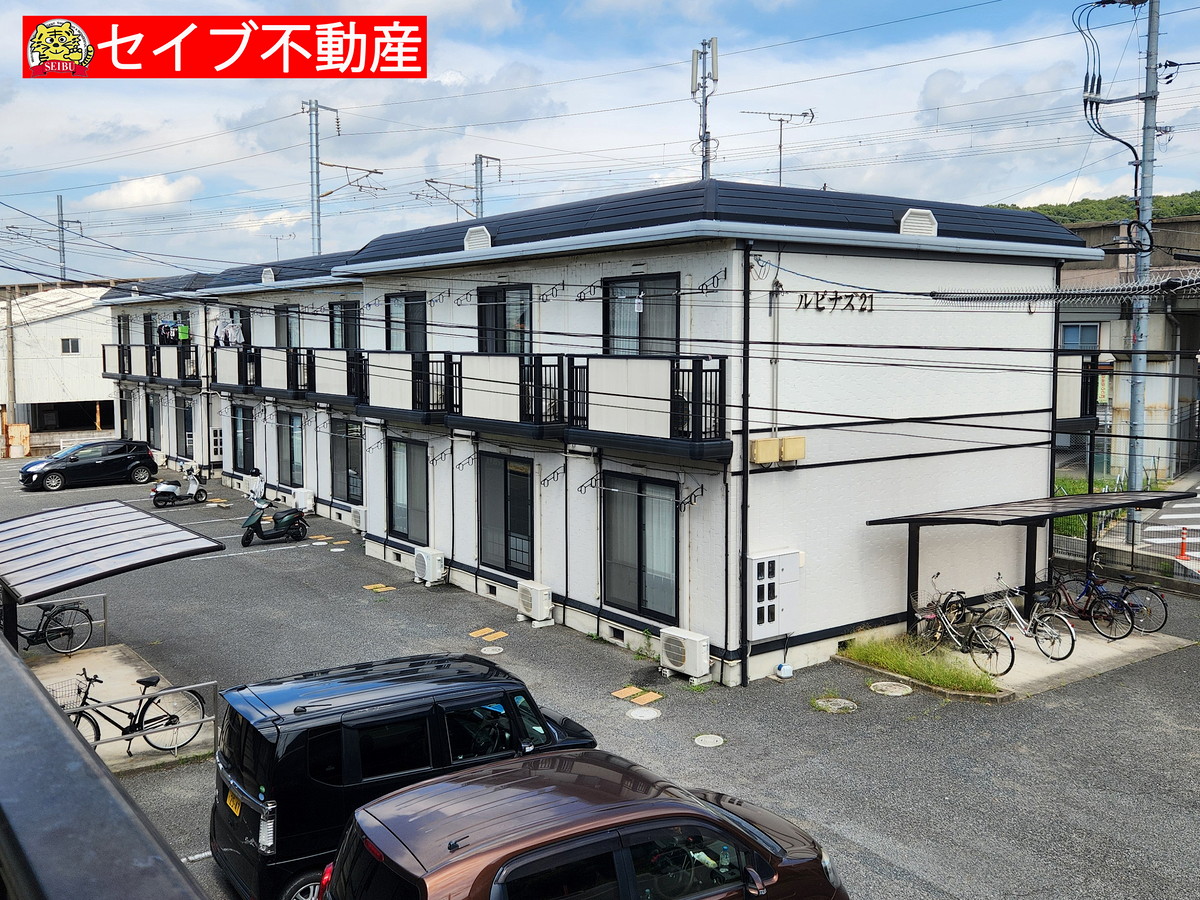 岡山市東区宍甘のアパートの建物外観