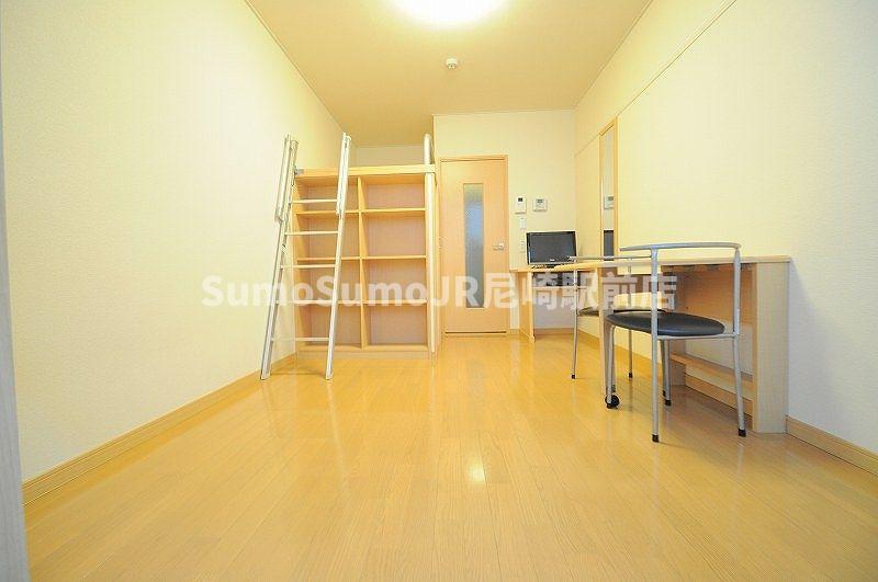 居室・リビング　こちらの居間で趣味の時間をお楽しみください