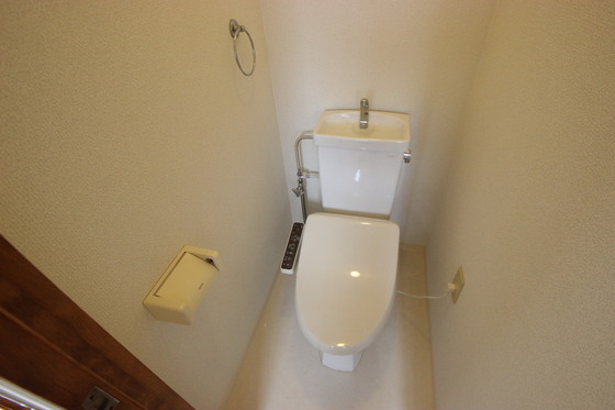 トイレ　別号室の写真です。