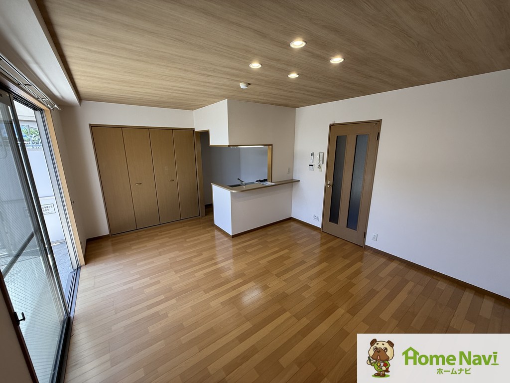 居室・リビング　広い洋室。エアコン付きです。