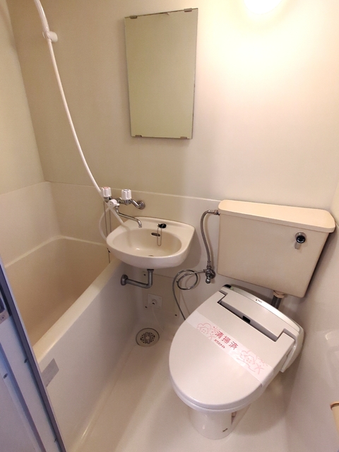 バス・シャワールーム　バストイレ同室です♪