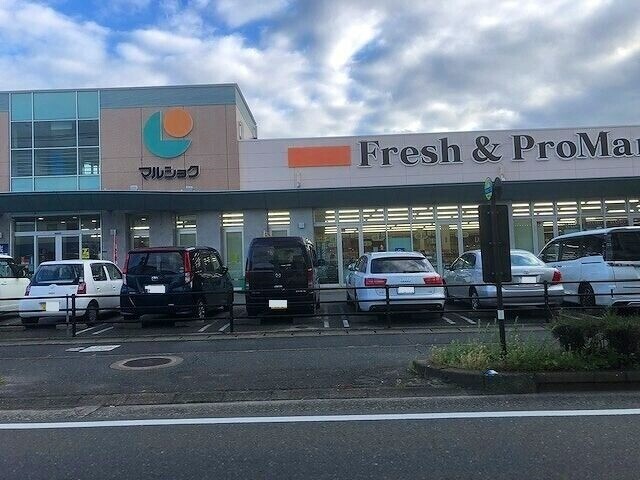 スーパー　マルショク那珂川店（スーパー）まで949m