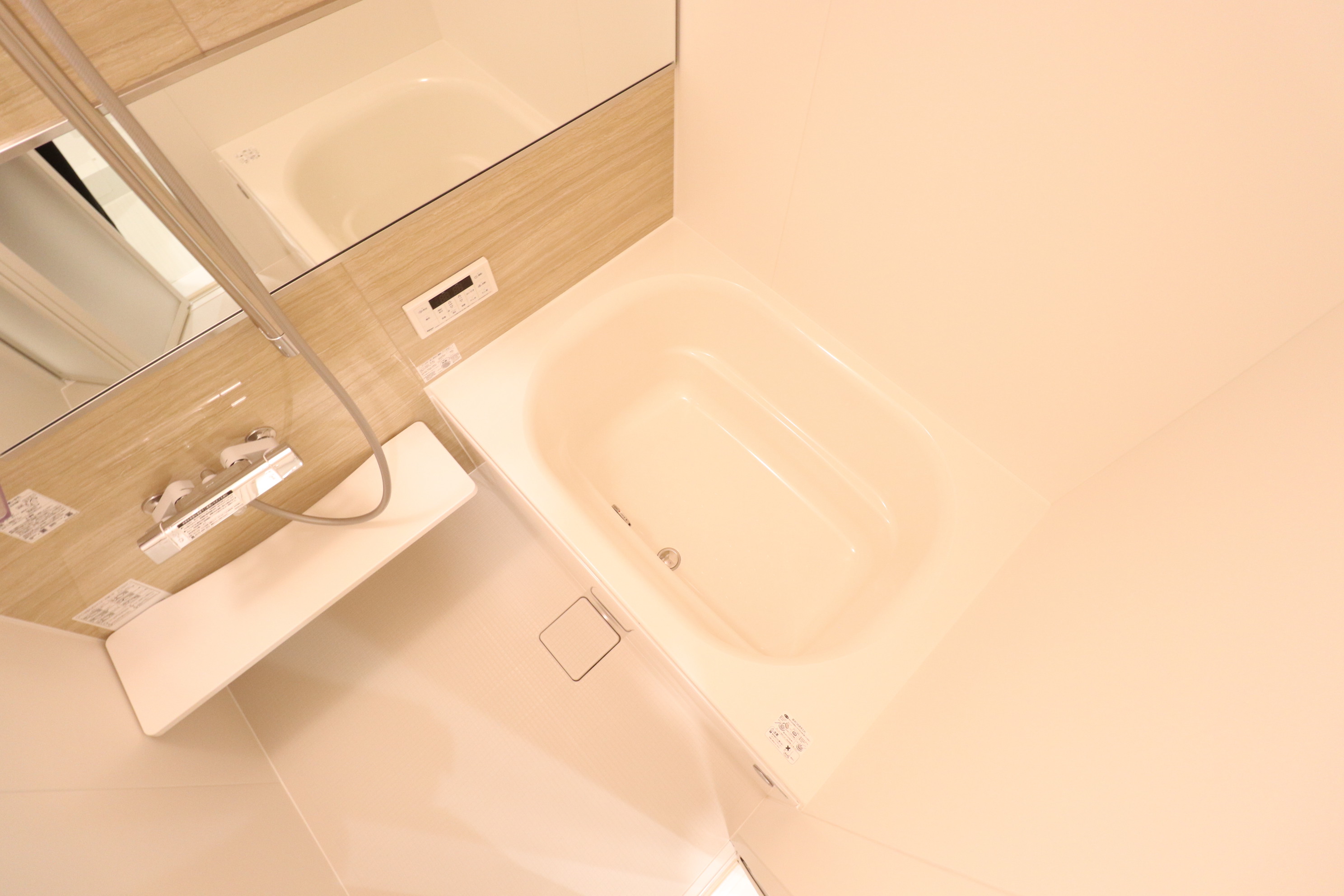 バス・シャワールーム　大きな鏡付きのお風呂♪