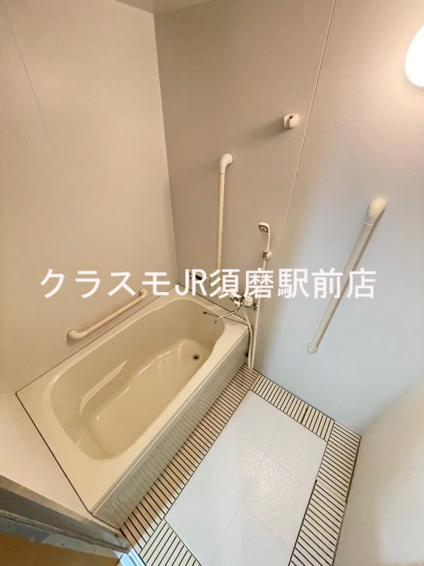 バス・シャワールーム　一日の疲れを洗い流す大切な空間。ゆったりくつろいでください。