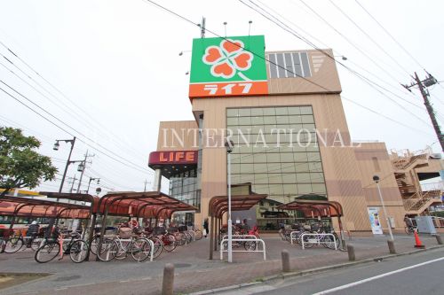 スーパー　ライフコーポレーション 竹の塚店（スーパー）まで670m