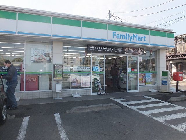 コンビニ　ファミリーマート（コンビニ）まで400m