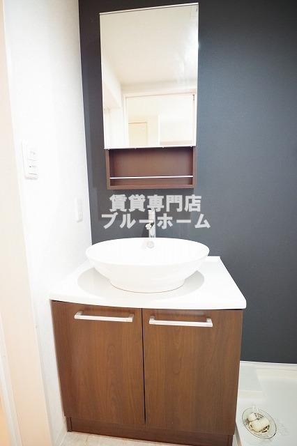 洗面設備　お洒落な独立洗面台！