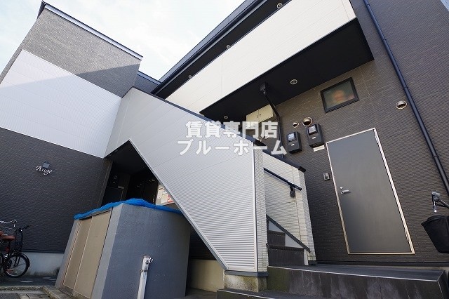 建物外観　木造2階建ての物件！