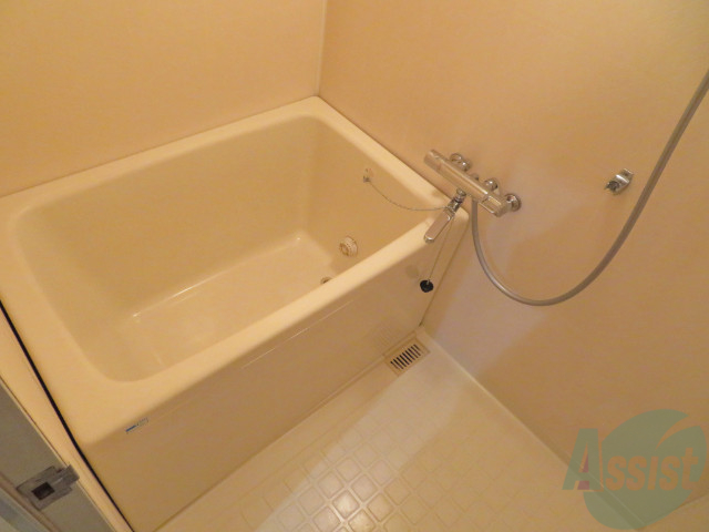 バス・シャワールーム　追い焚き機能がついているのでいつでも温かいお風呂に入れます。