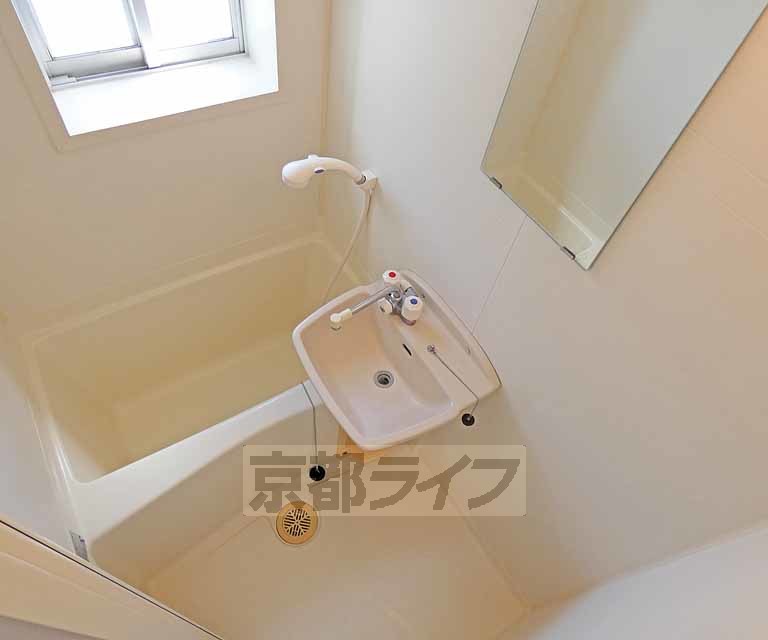 バス・シャワールーム　バスルームです。