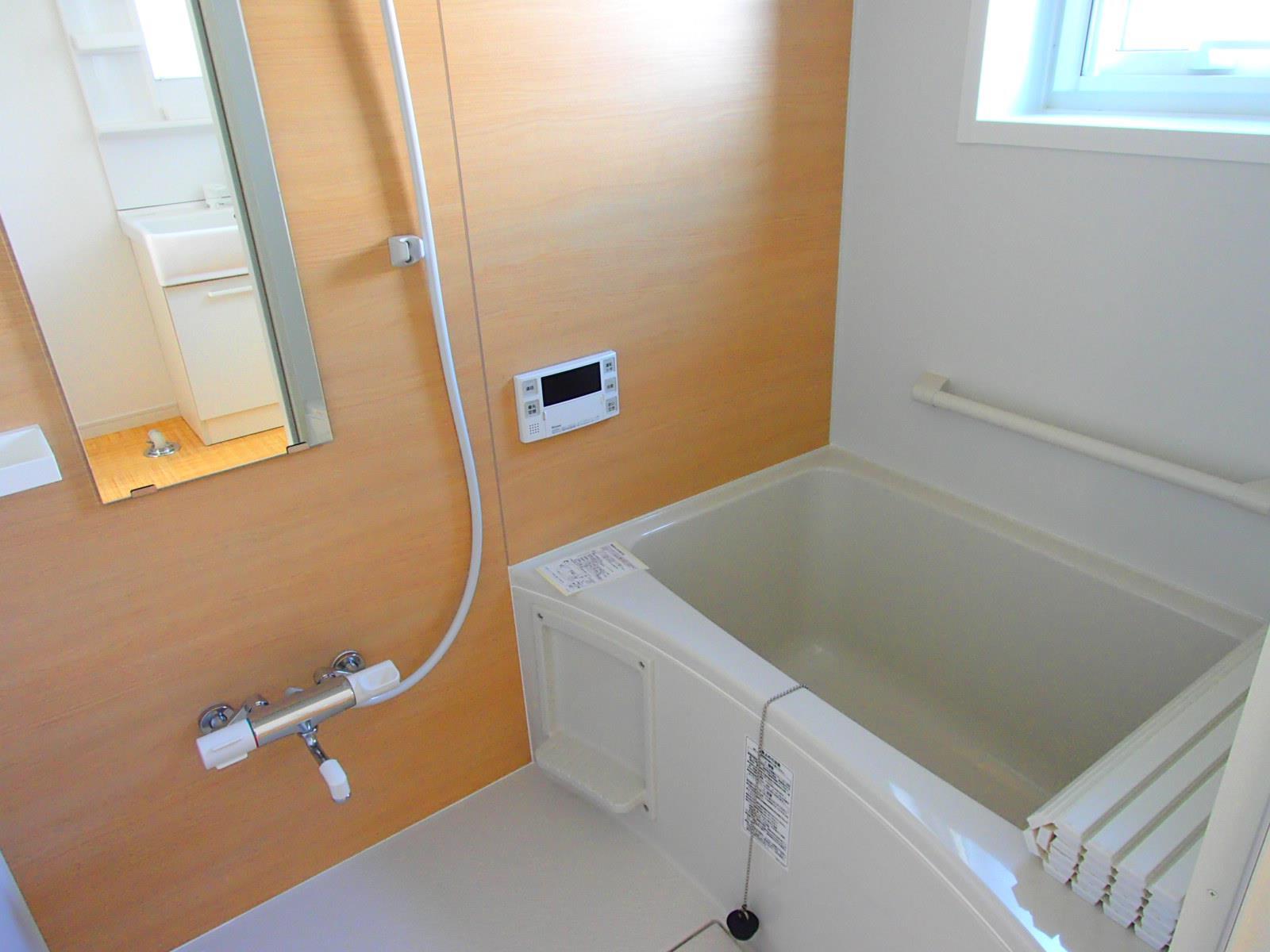 バス・シャワールーム　※写真は102号室のものです。