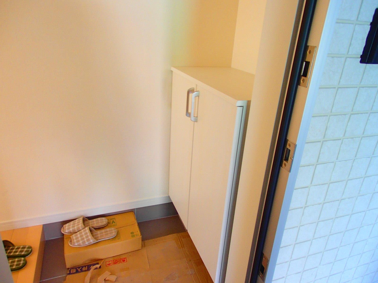 玄関　※写真は102号室のものです。