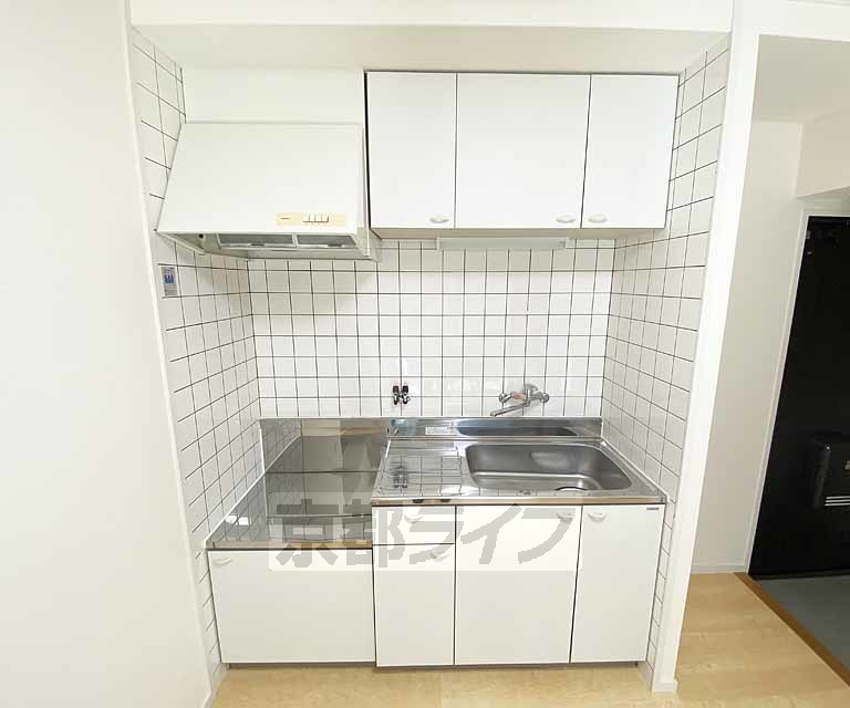 キッチン　収納スペース複数有り