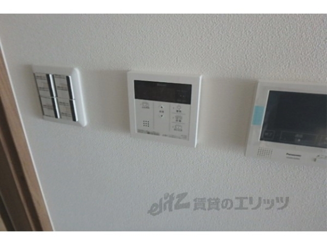 その他設備　給湯器リモコン