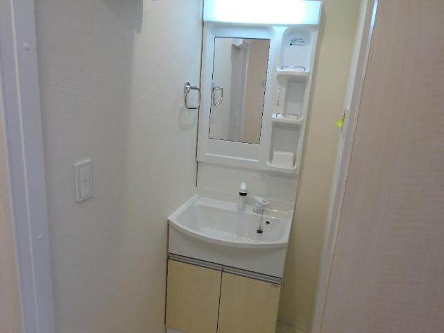 洗面設備　スペースが確保できる洗面所です