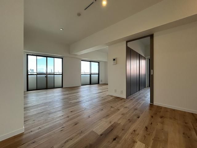 居室・リビング　※同建物内・別部屋の参考写真です。