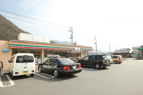 コンビニ　セブンイレブン広島可部郵便局前店（コンビニ）まで813m