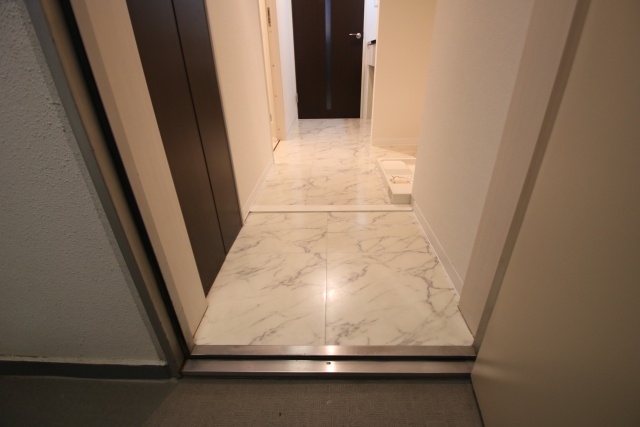 玄関　※別室の参考写真の為、現況優先です。