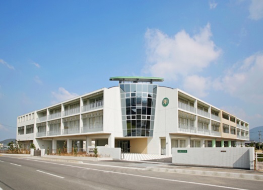 中学校　三豊市立高瀬中学校（中学校）まで1266m