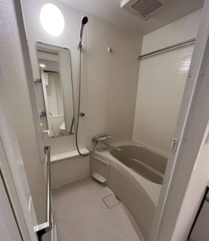 バス・シャワールーム　コンパクトで使いやすいお風呂です