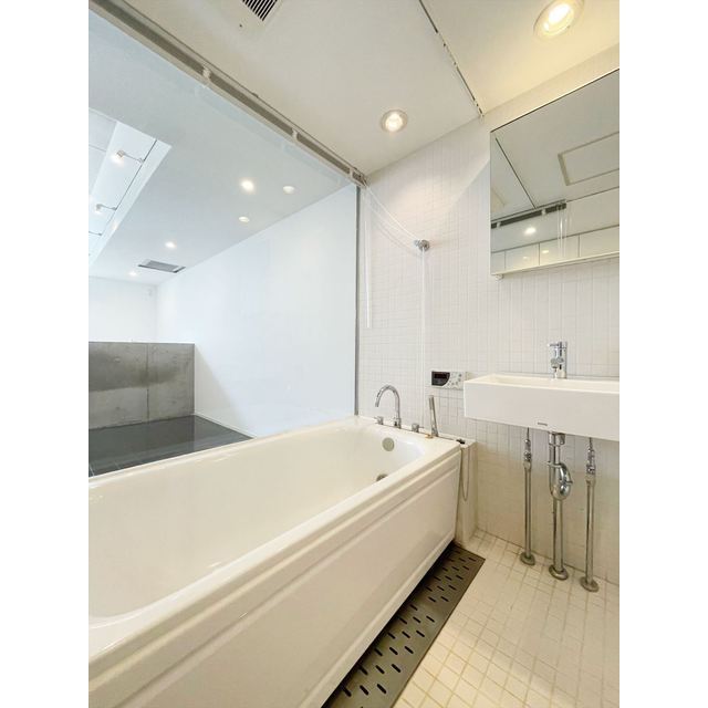 バス・シャワールーム　※こちらの写真は他部屋になり参考写真です