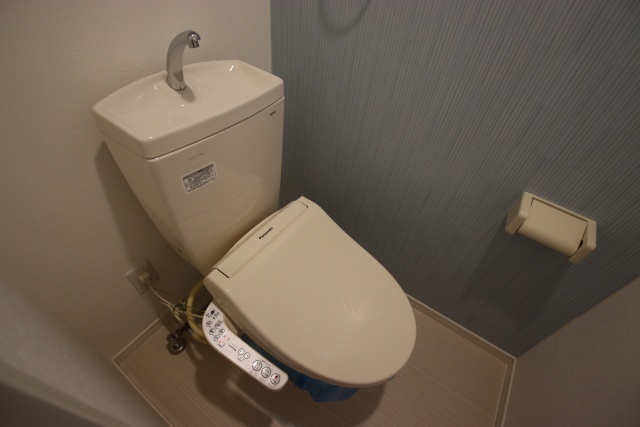 トイレ　※別室の参考写真の為、現況優先です。