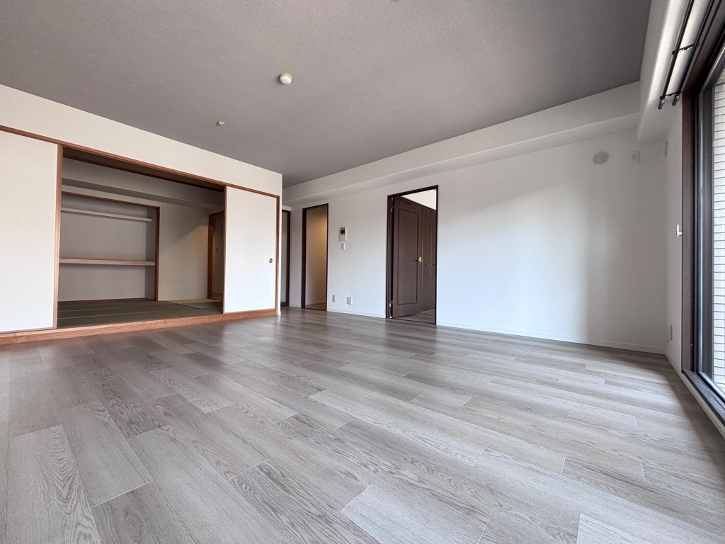 ロイヤル苦楽園の居間写真