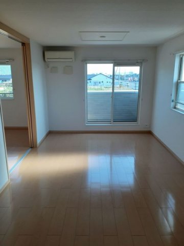 居室・リビング　【グレイス　Ｖｉｌｌａ　II】居間です