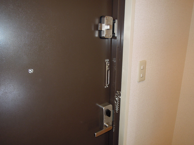 セキュリティ　ドア二重ロック