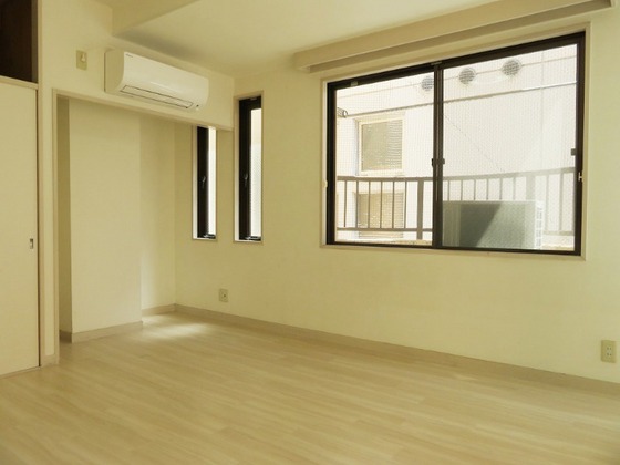 居室・リビング　※他号室の写真です。