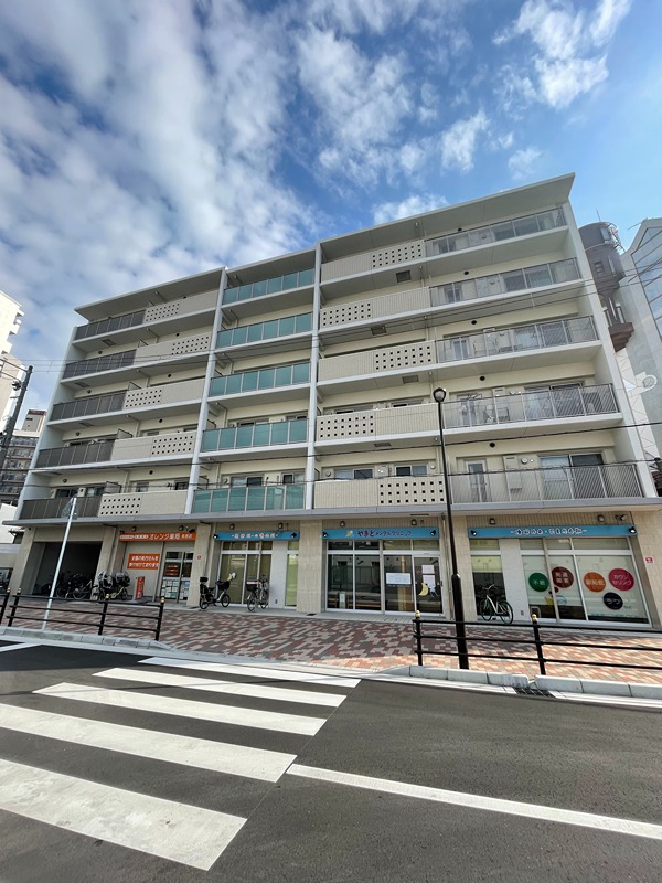 建物外観　間口の広い建物です★