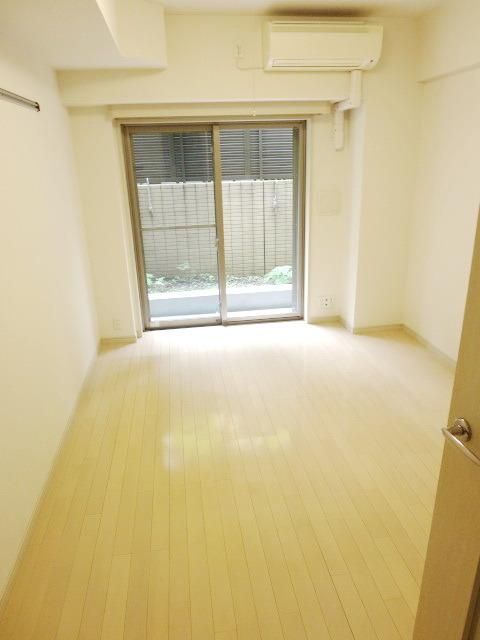 居室・リビング　★白いフローリングがお部屋を明るく見せます★※別部屋参考画像